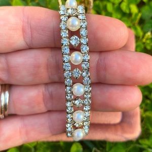 DAVID’S BRIDAL Gorgeous Rhinestone Bracelet